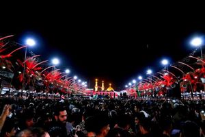 گزارش تصویری: شور عاشقان حسینی در شب اربعین
