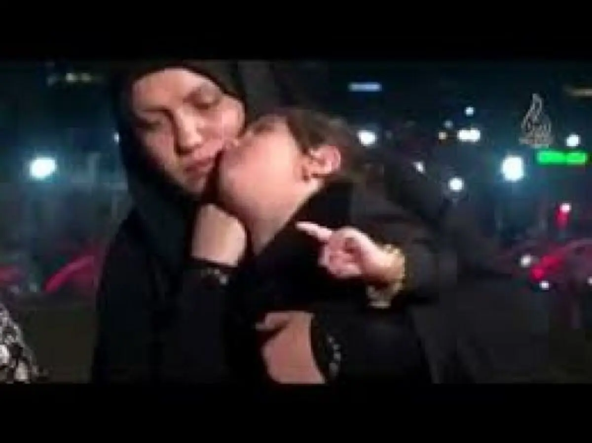 فیلم/ شفا گرفتن دختر بچه در حرم امام حسین علیه السلام