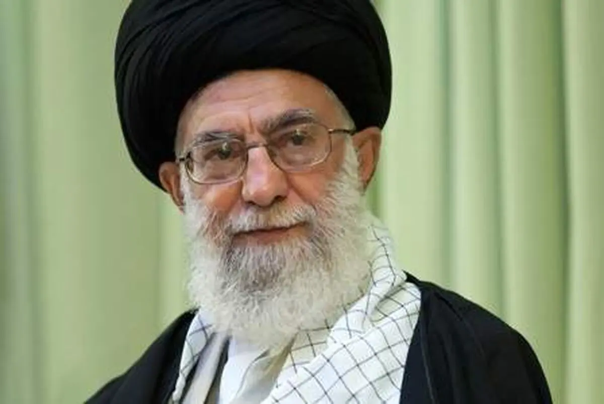 حضور سال گذشته رهبرانقلاب در منزل خانواده شهيد مسيحی