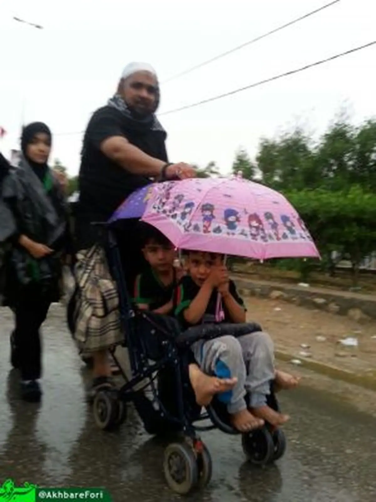 پیاده روی اربعین زیر بارش باران