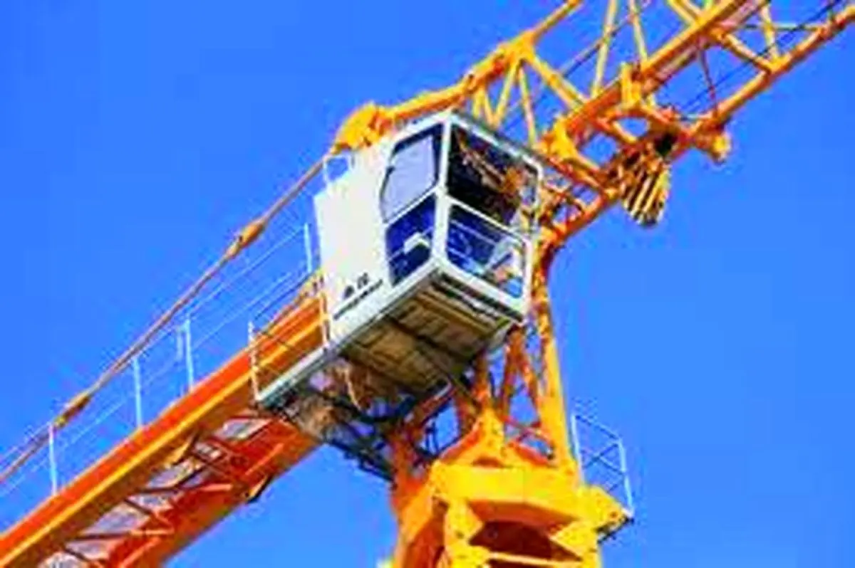 سقوط تیربرق، جان راننده جرثقیل را گرفت