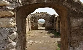 خسارت وارد شده در زلزله به بنای پشت قلعه آبدانان