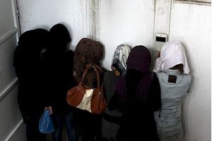 دستگیری ۴۰ دختر و پسر جوان در پارتی با لباس‌های مبتذل