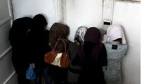 دستگیری ۴۰ دختر و پسر جوان در پارتی با لباس‌های مبتذل
