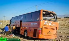 واژگونی اتوبوس در گچساران ۱۲ مصدوم بر جای گذاشت