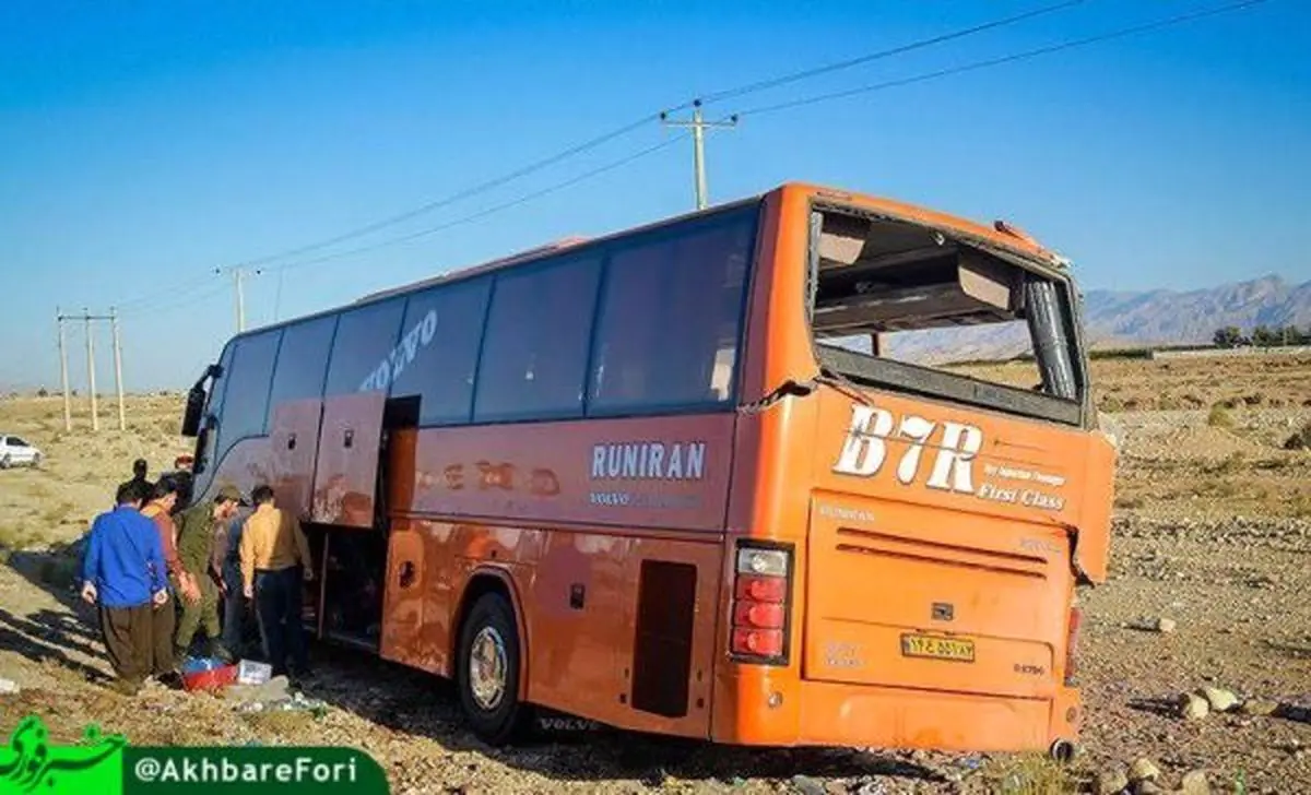 واژگونی اتوبوس در گچساران ۱۲ مصدوم بر جای گذاشت