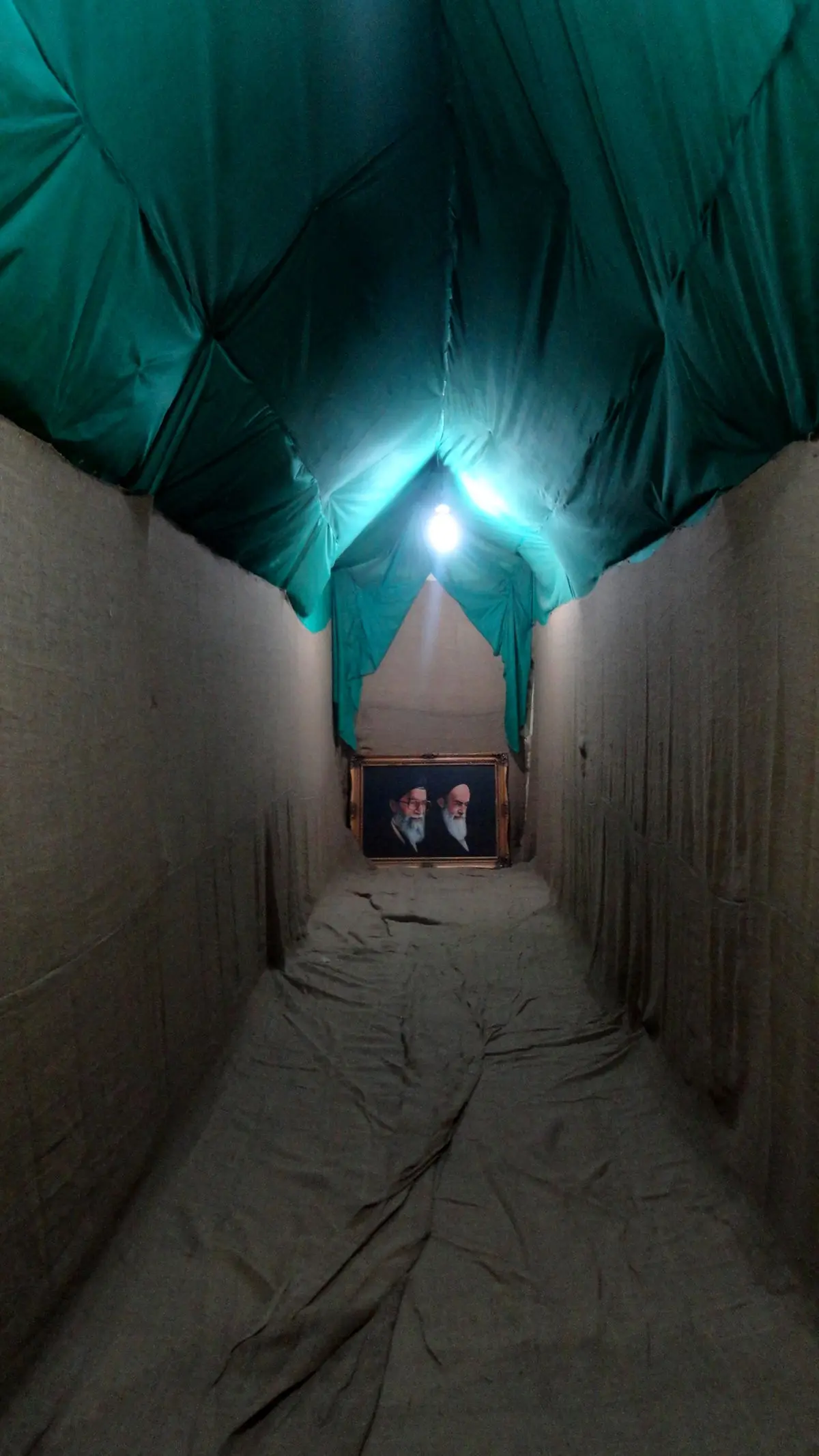 اتاق امنیتی مقام معظم رهبری در زمان جنگ + عکس