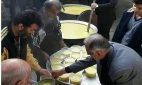 یک و نیم تُن آش نذری در صومعه سرا پخت و توزیع شد