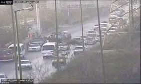 واژگونی کامیون در بزرگراه شهید میثمی اصفهان + عکس