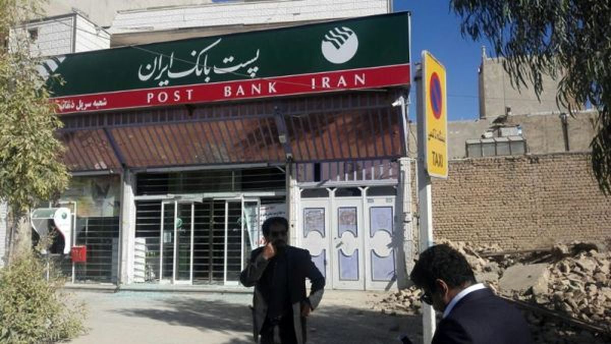 شعب پستبانکایران در مناطق زلزلهزده غرب کشور درحال ارائه خدمات بانکی هستند