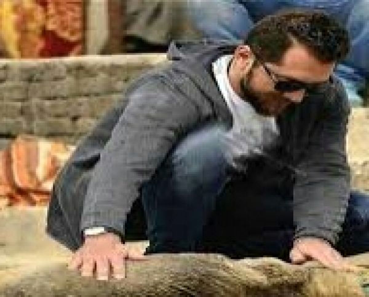 حضور بهرام رادان در مناطق زلزله زده /فیلم