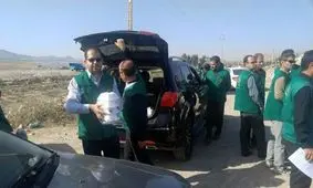 نخستین کمک رسانی به زلزله زدگان توسط کارکنان شعب زلزله زده بانک کشاورزی