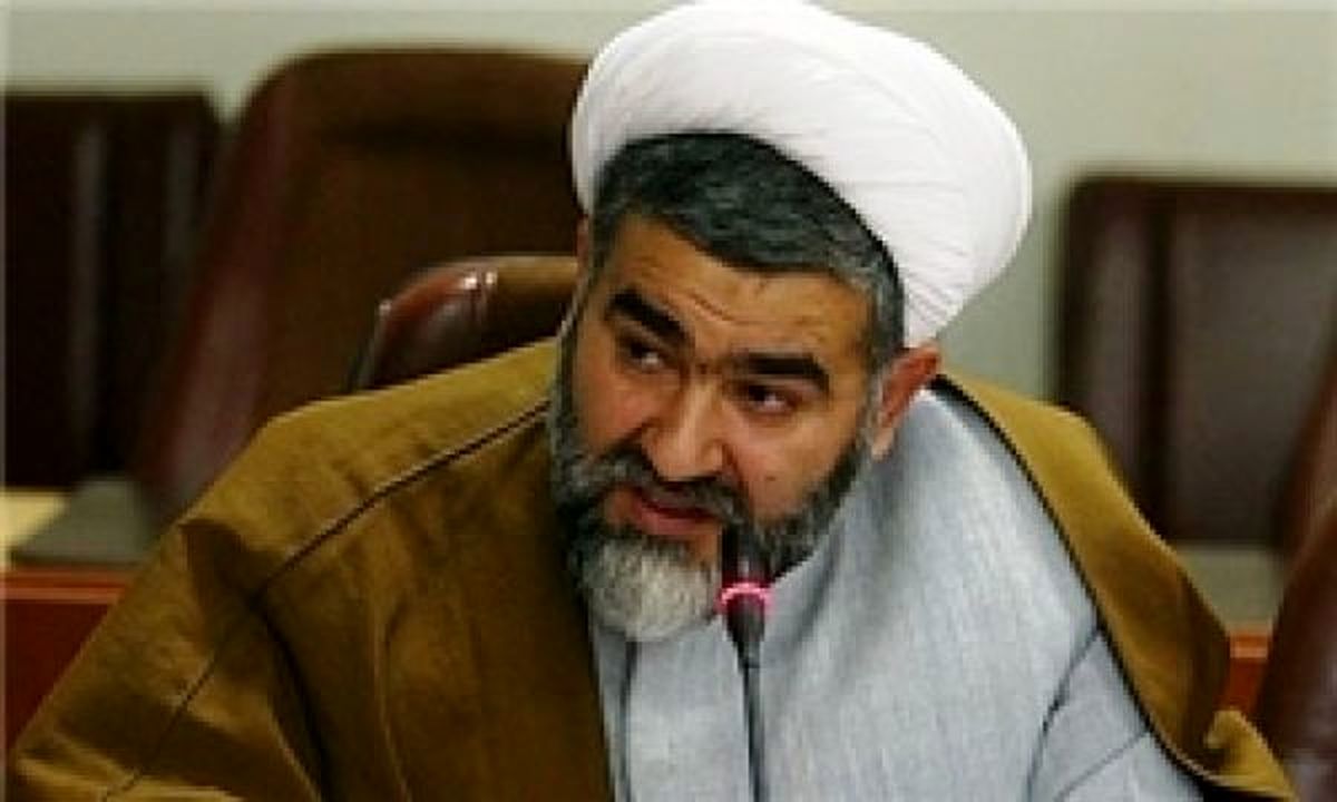 مگر می شود قاچاقچیها کانتینر - کانتینر وارد کشور کنند بدون نفوذ در دولت / شبکههای مافیایی در پشت صحنه وجود دارد