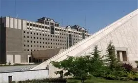 ۲ تجمع همزمان مقابل مجلس