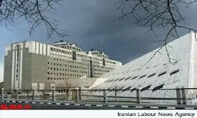 کارگزاران بیمه کشاورزی مقابل ساختمان‌های مجلس و مدیریت و برنامه‌ریزی تجمع کردند