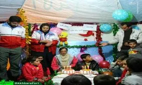 جشن تولد کودک زلزله‌زده در چادر