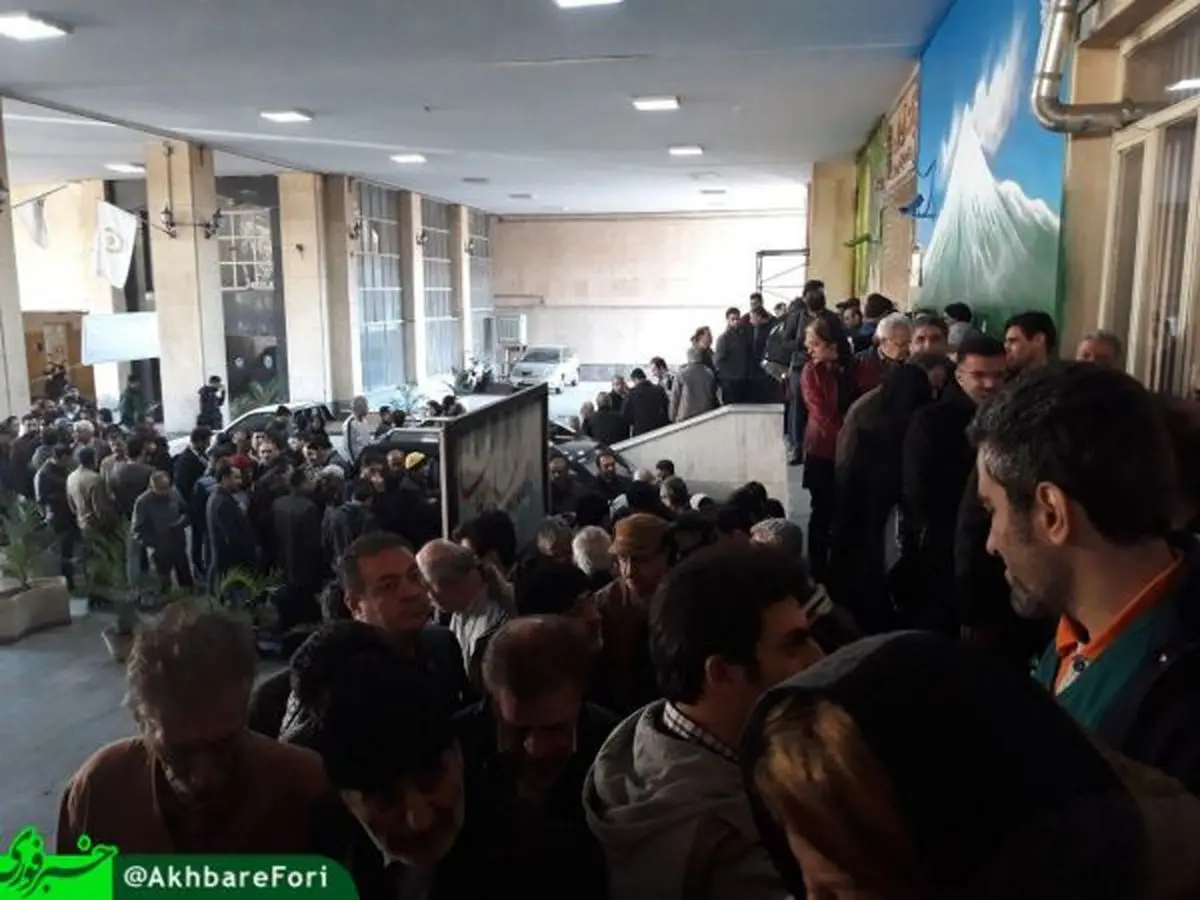 صف سکه در بانک کارگشایی