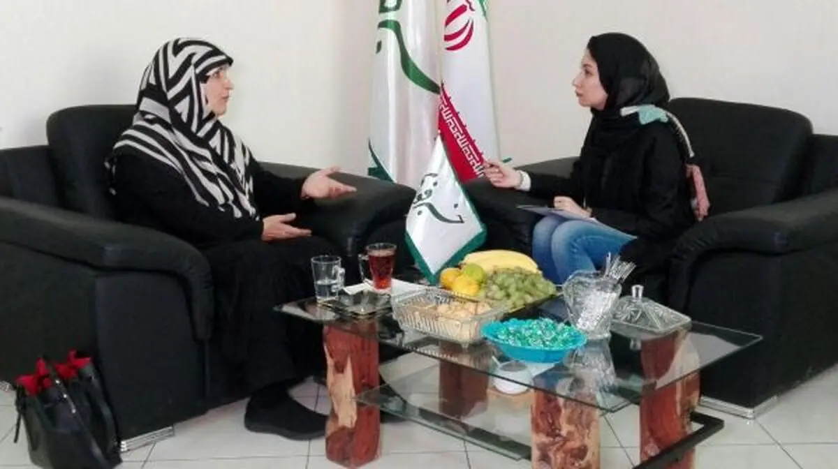 ورود زنان به ورزشگاه مطالبه نیست؛ حق است/اینکه زنان سوریه با آن وضعیت ظاهری ورزشگاه رفتند؛ توهین به نظام است/برخی از زنان نظام پاسپورت سیاسی دارند، اما بازهم نیاز به اذن همسر برای خروج از کشور دارند