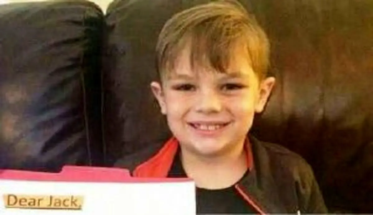 اقدام زیبای یک کودک آمریکایی با تمام پس اندازش