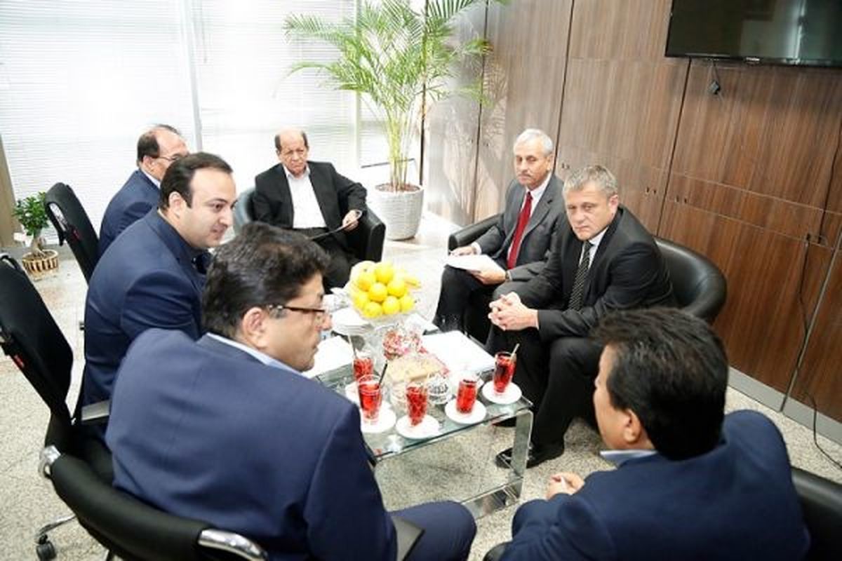 بازدید مدیران ارشد اُبِر بانک اتریش از بانک دی