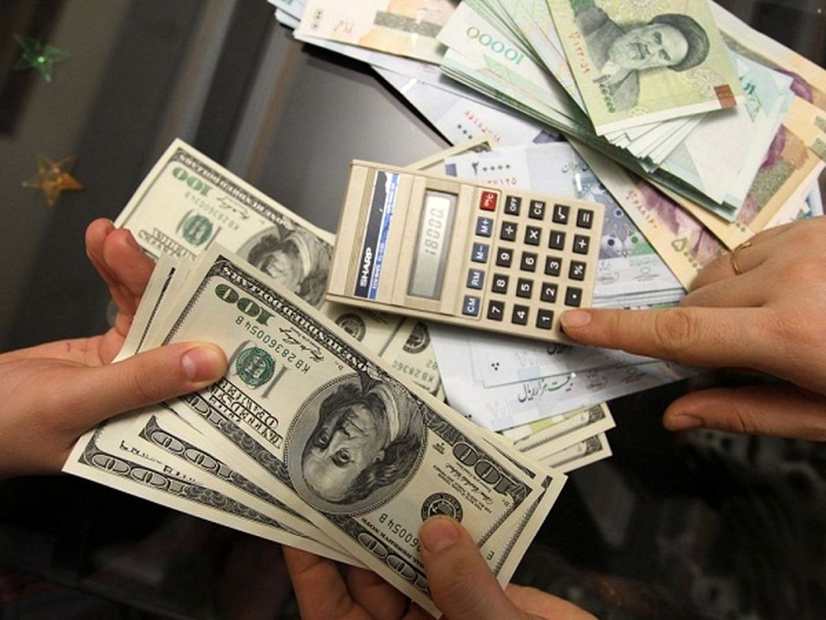 گلایه "دلالها"ی خیابان فردوسی از بانک مرکزی/ بازار دلار کساد شده