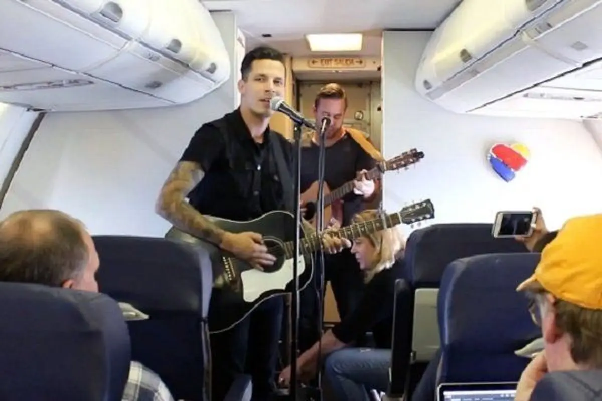 کنسرت زنده روی هوا!