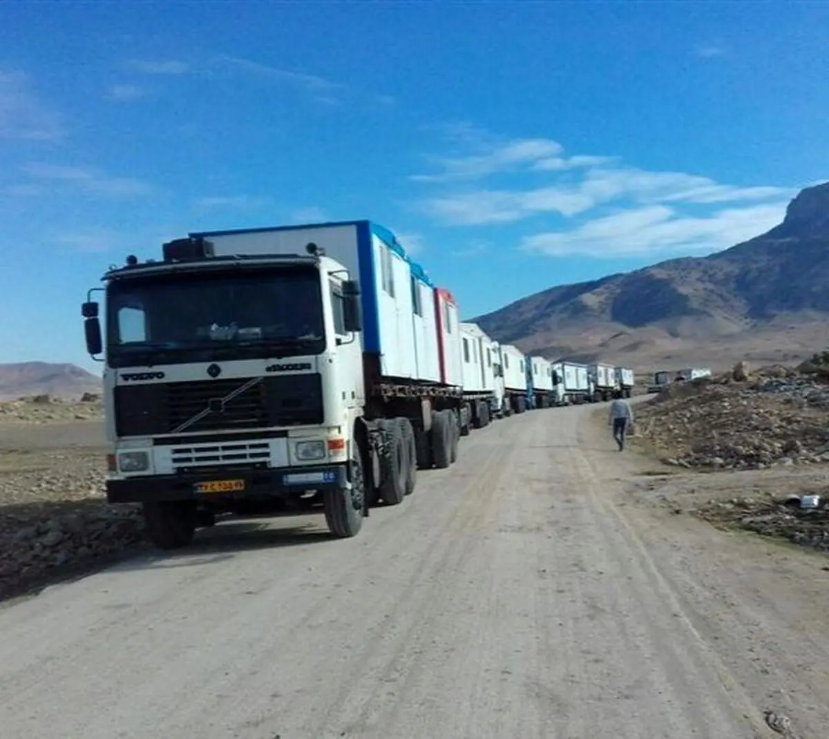 وزارت دفاع 300کانکس و 20 کانتینر به مناطق زلزله‌زده اهدا کرد