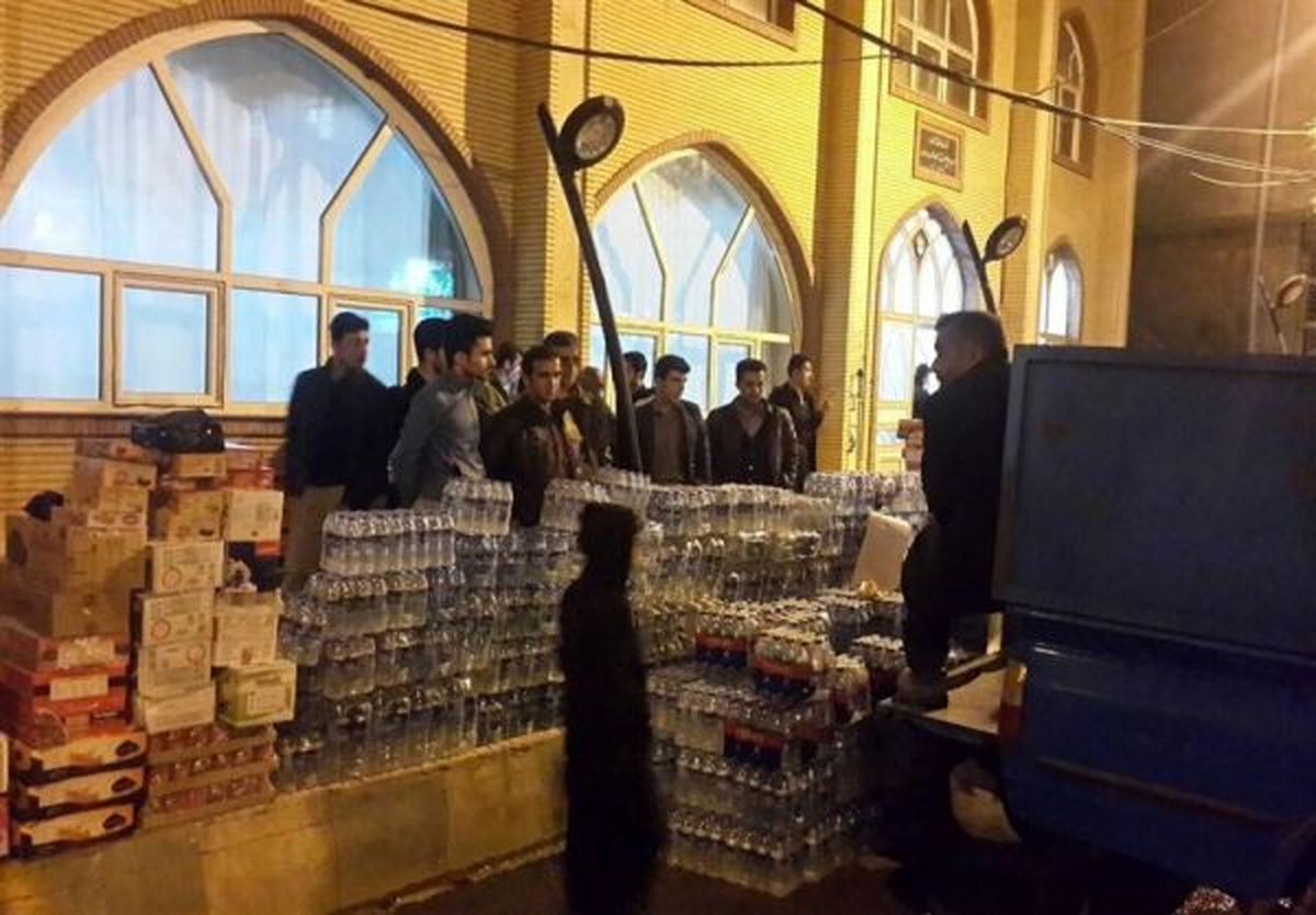 فعالیت موکب‌های ۲۰ استان در مناطق زلزله زده/ پخت غذا و نان داغ برای زلزله‌زدگان