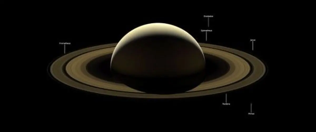 قمرهای زحل جابه جا شدند