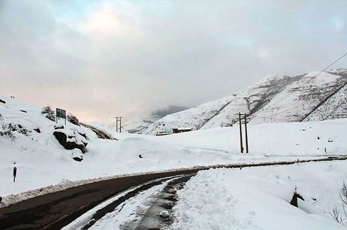 بارش برف و باران در محورهای مواصلاتی ۶ استان کشور