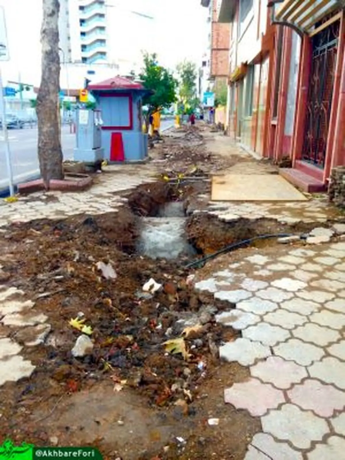 انتقاد از وضع نامناسب پیاده روهای شهر رشت