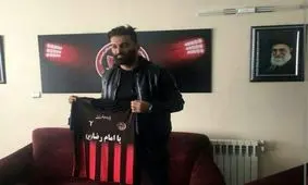 مدافع استقلالی با مشکی‌پوشان قرارداد بست