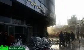 تلاش آتش‌نشانان برای خاموش‌ کردن آتش در هتل سی‌ نور مشهد
