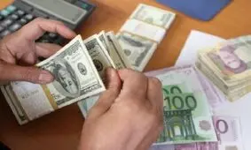 کاهش ارزش پول ایران به کمترین میزان در تاریخ این کشور/قدرت خرید مردم 20 درصد کاهش یافت
