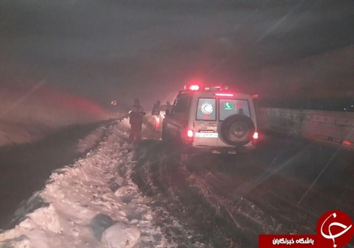 ۲۰ خانواده گرفتار در برف اسکان داده شدند
