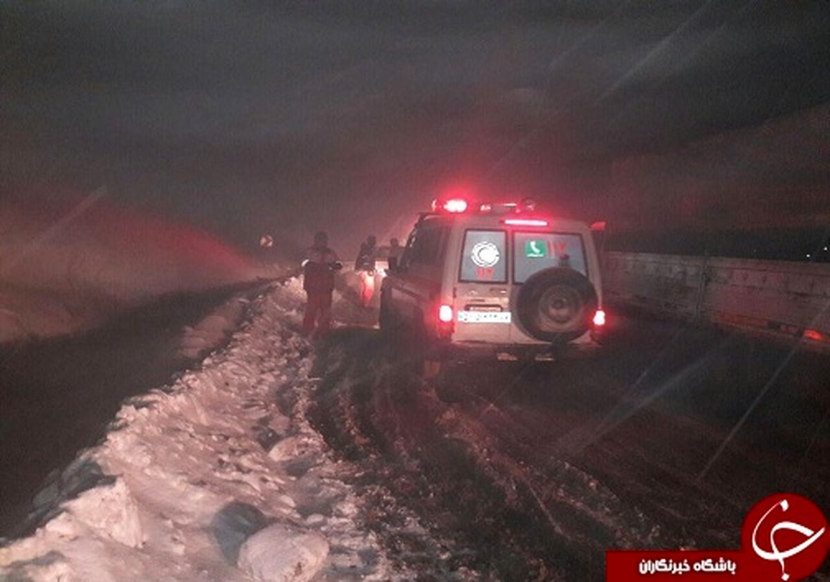 ۲۰ خانواده گرفتار در برف اسکان داده شدند