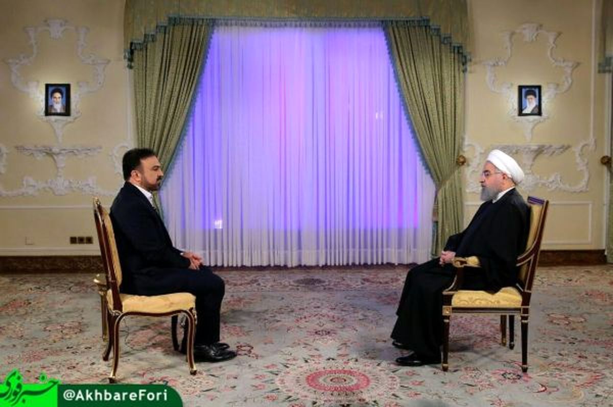 نور بنفش در گفتوگوی تلویزیونی روحانی+عکس