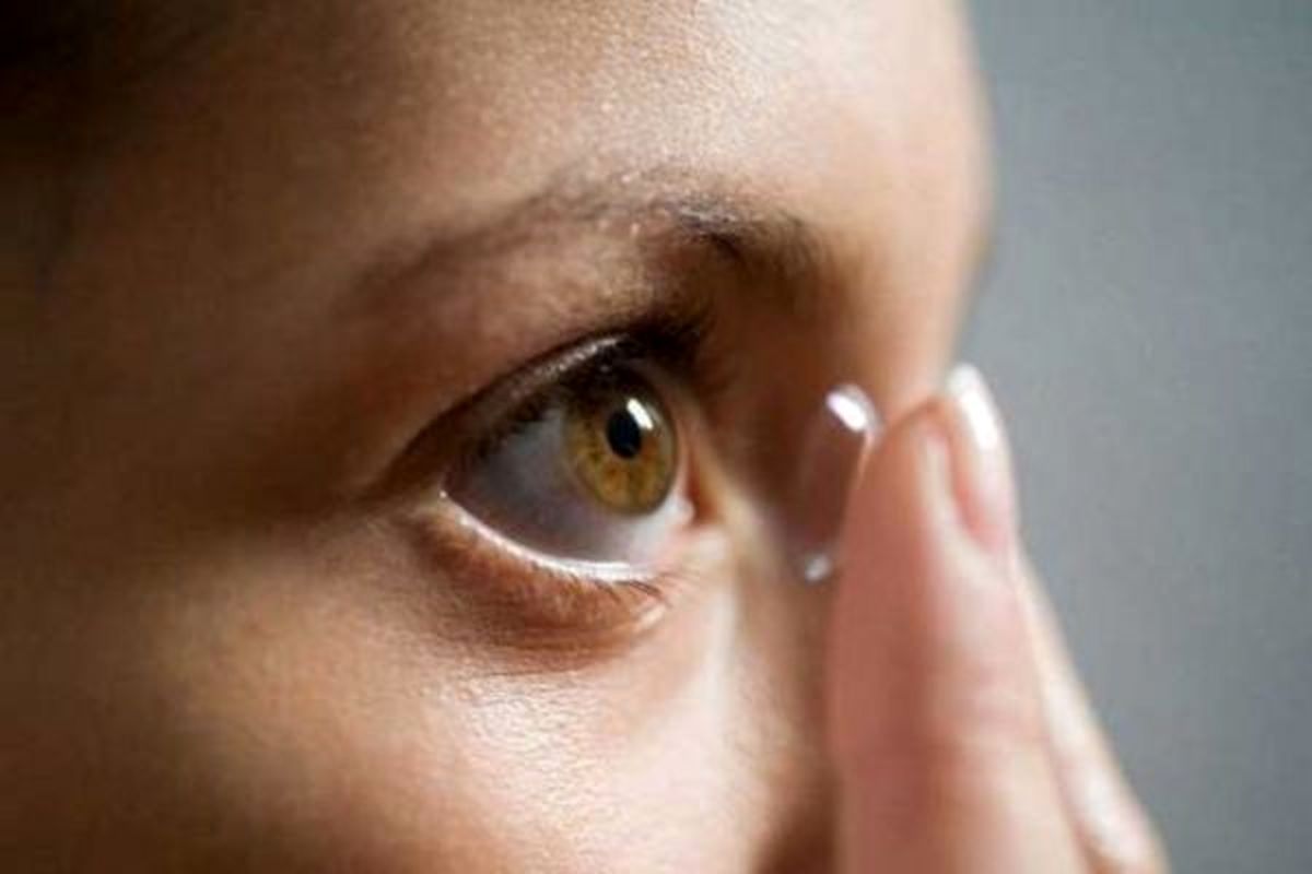 خطرات استفاده از لنزهای اجارهای در آرایشگاهها