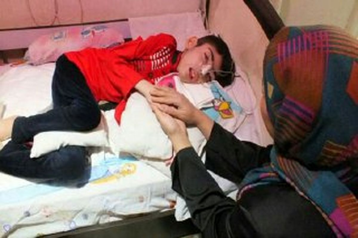 ماجرای کودکی که از ۵سالگی با بیماری نادری دست و پنجه نرم میکند