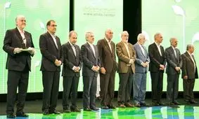 اهدای نشان ویژه حامیان اهدای عضو به مدیرعامل بانک‌پاسارگاد در جشن نفس