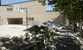 مداوای دانش‌آموزان مجروح در حادثه ریزش دیوار مدرسه