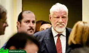 سرکشیدن لیوان زهر توسط متهم جنایت جنگی+ تصاویر و فیلم