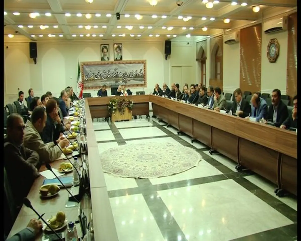 انتقاد استاندار اصفهان از عملکرد بانک ها