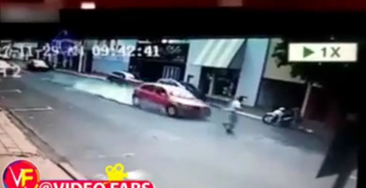 تصادف مرگبار خودرو با عابر پیاده + فیلم
