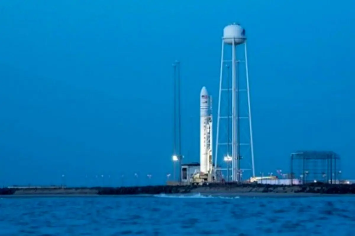 اسپیس ایکس موشک استفاده شده به فضا پرتاب می‌کند