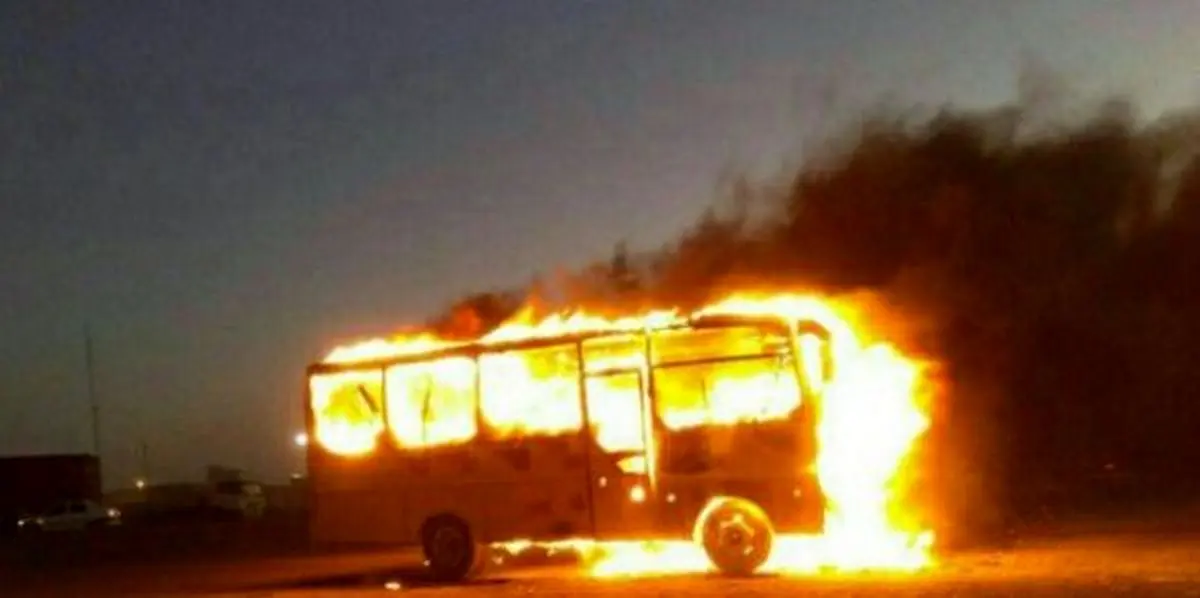 آتش گرفتن یک مینی بوس به دلیل نقص فنی