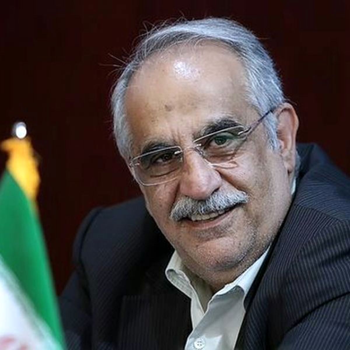 ماجرای کانتینرهای قاچاق اشتباه بود/خود را مسئول حفظ ارزش پول میدانم/ باز شدن نمادهای بسته بورسی تا یکماه آینده