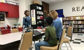 کودکان مبتلا به اوتیسم با روبات آموزش می بینند