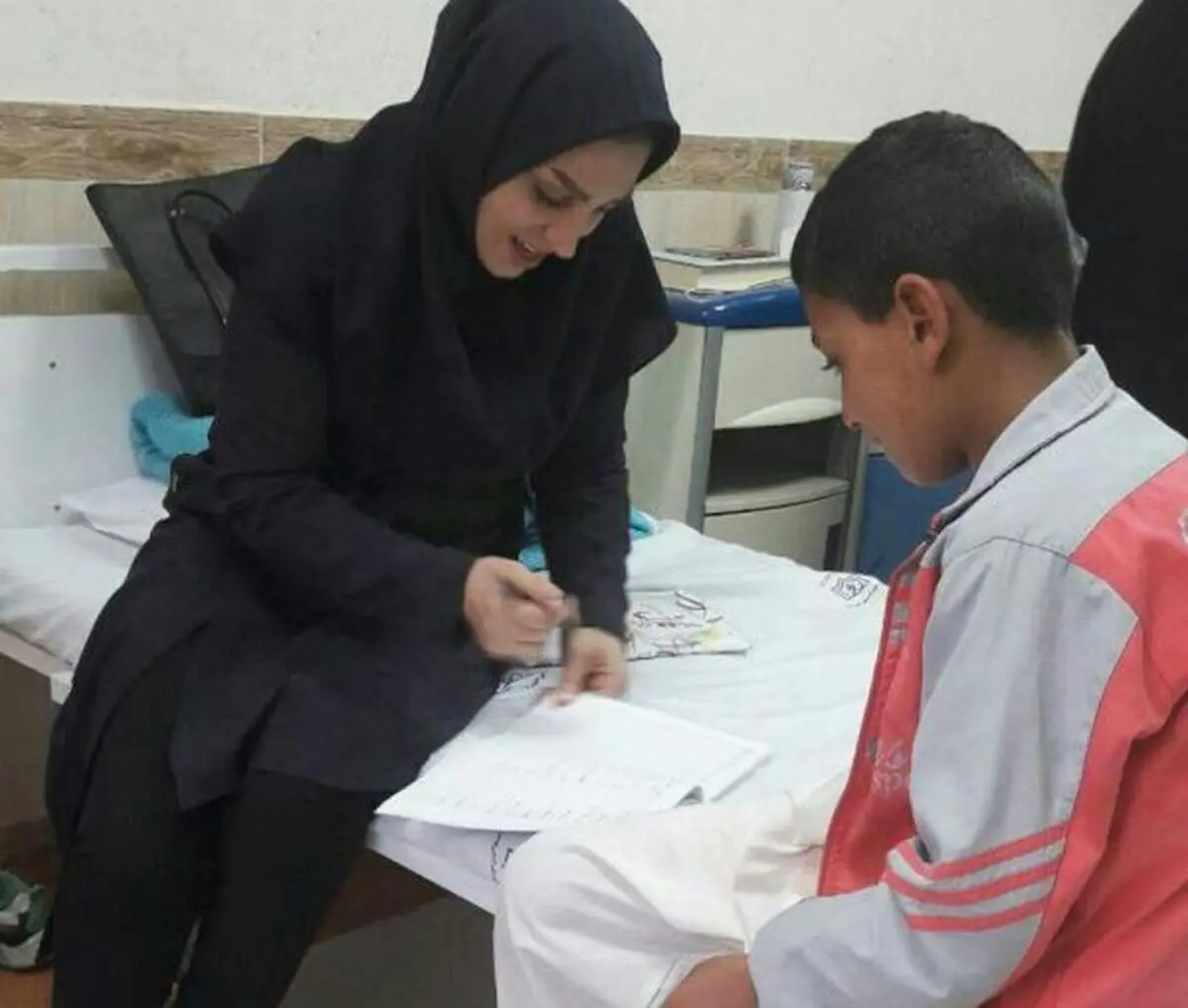 اقدام زیبا و تحسین برانگیز خانم معلم /تدریس در بیمارستان