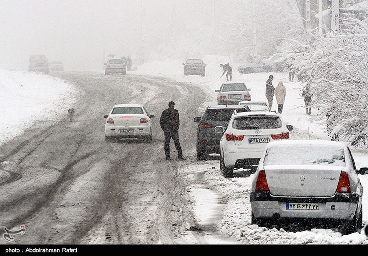 ۴۵ خودرو در گردنه شاه منصوری و چری گرفتار کولاک برف شدند